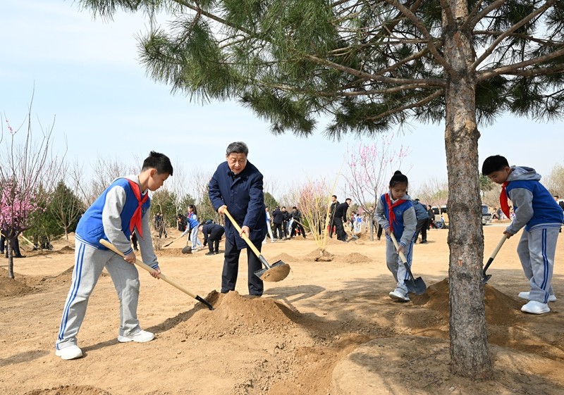 习近平义务植树1