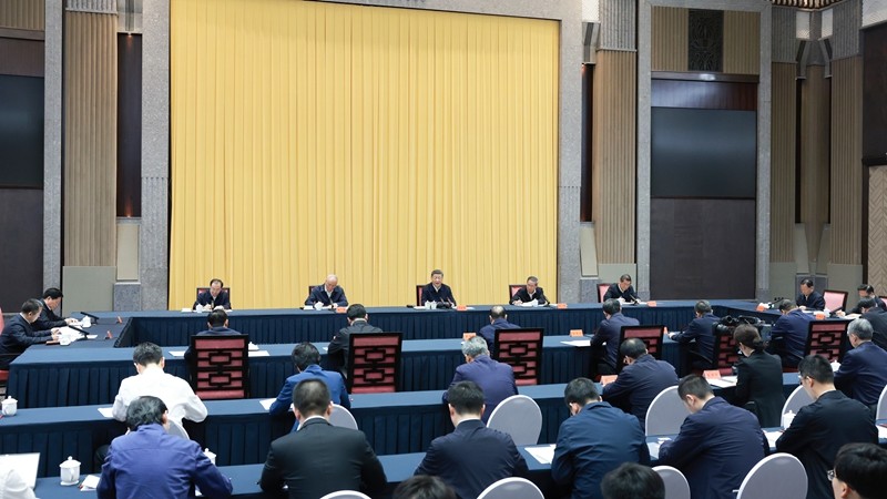习近平座谈会1